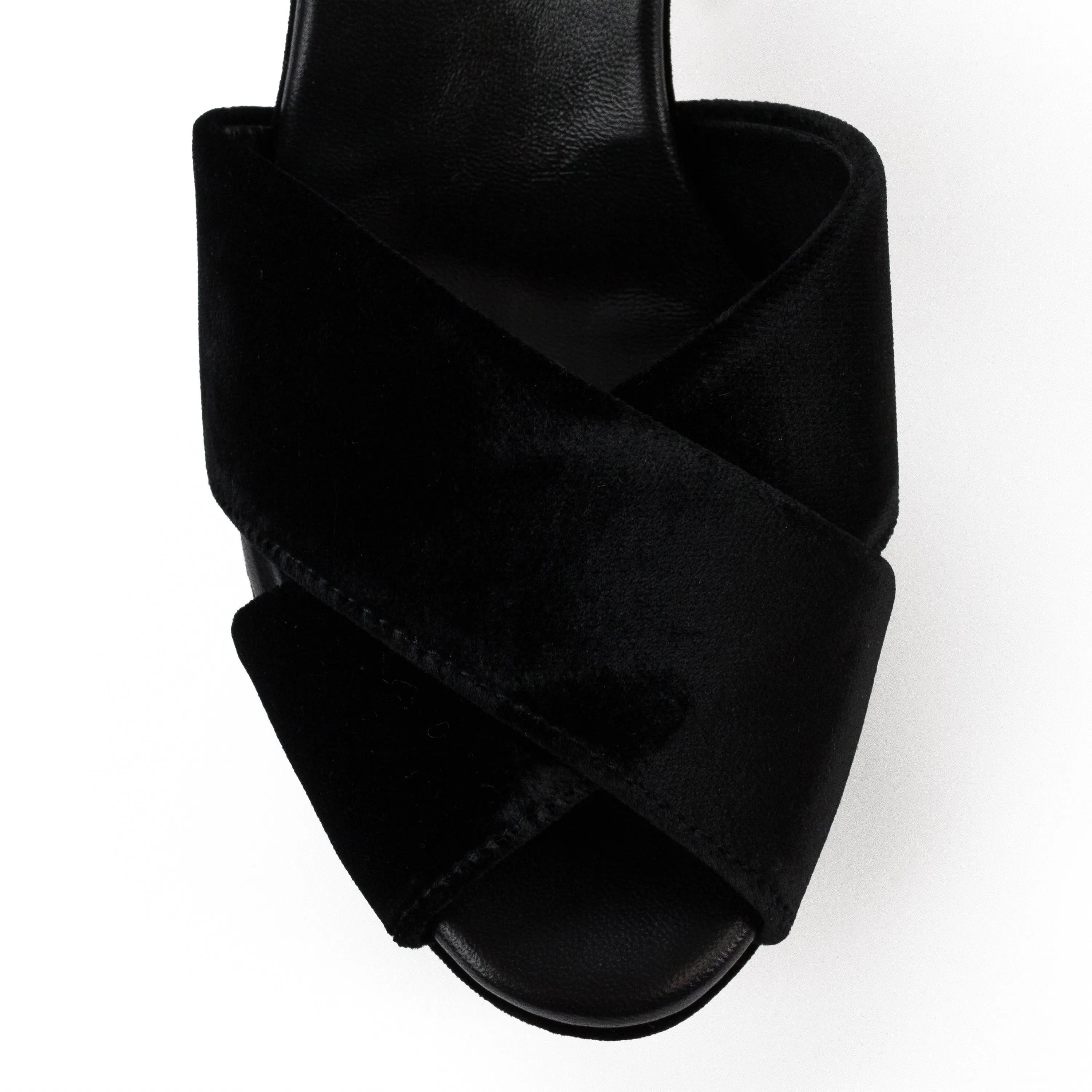 VELVET CRISSCORSS SHOES BLACK FLATS